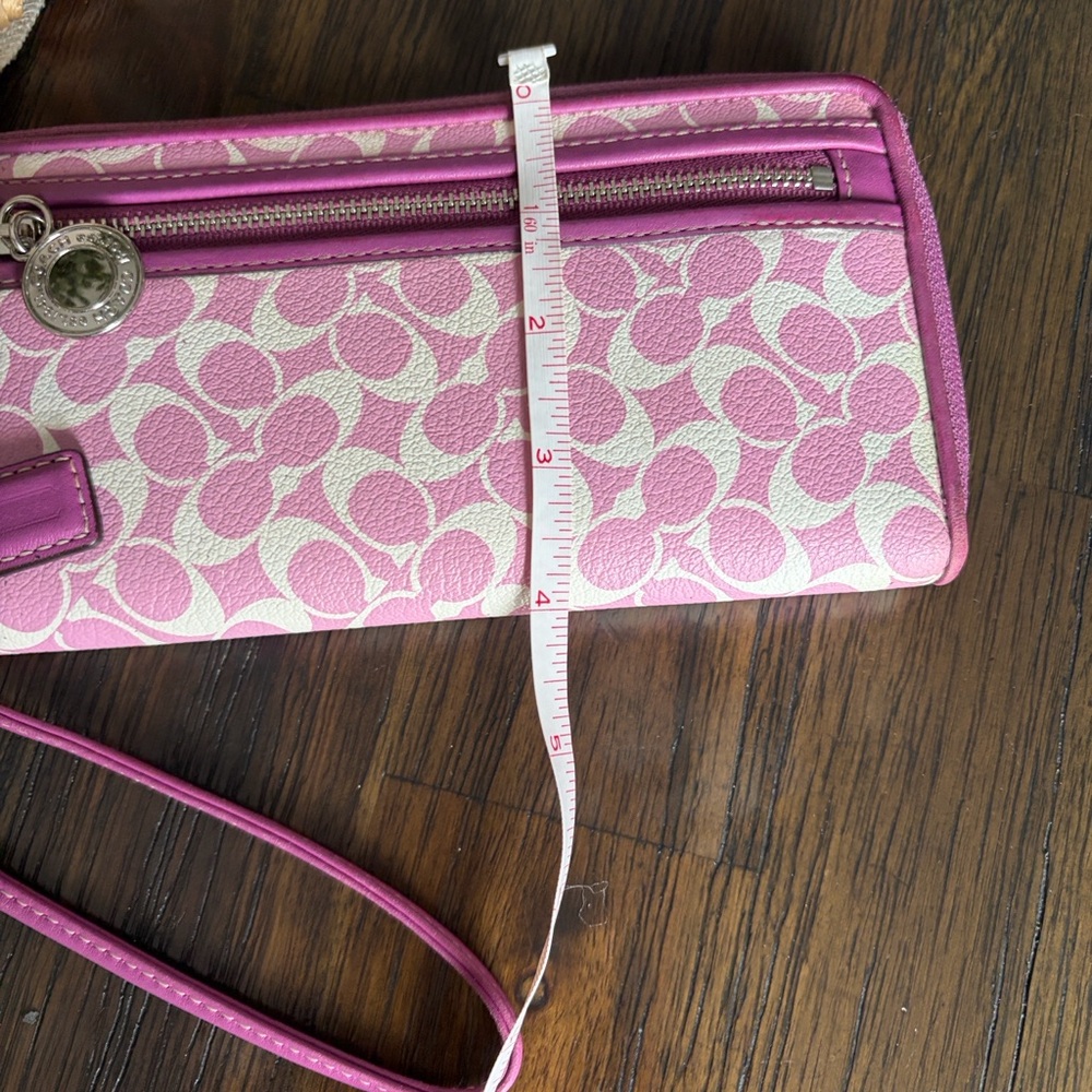 Coach Chelsea Collection Wristlet Clutch with hangtag
🎉Host Pick🎉 - Picture 10 of 11